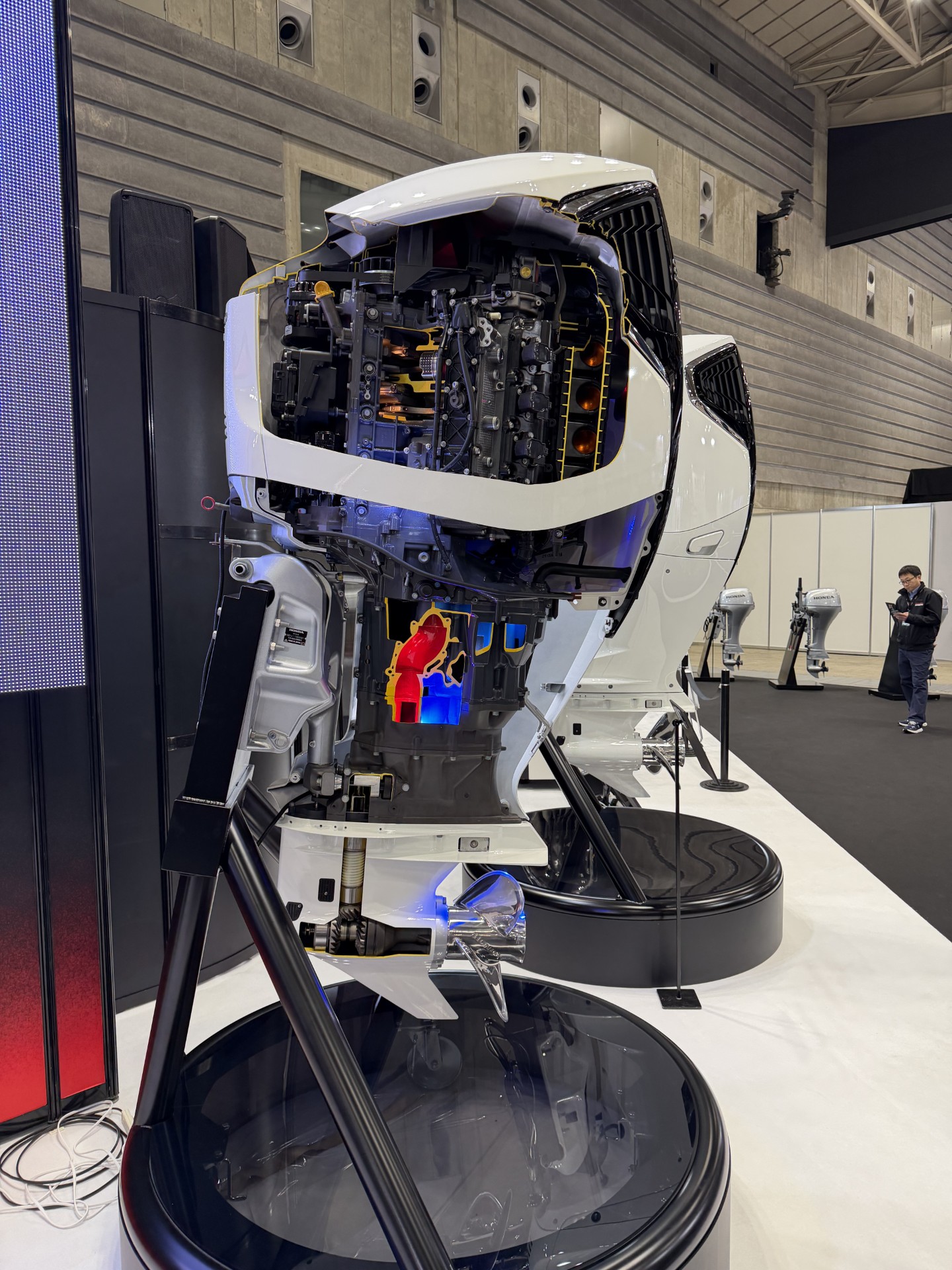 Honda outboard cutaway showing the engine internals
